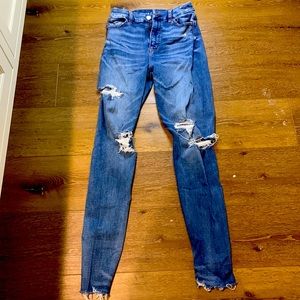 American Eagle blue jeans